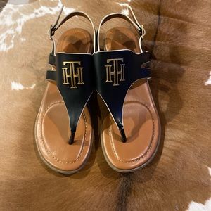 Tommy Hilfiger Ezma Sandal Black-Gold